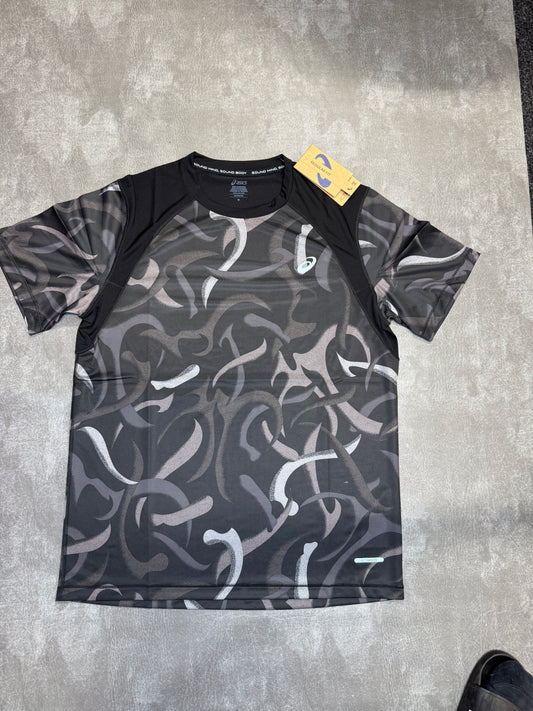 ASICS road all over print top performance black